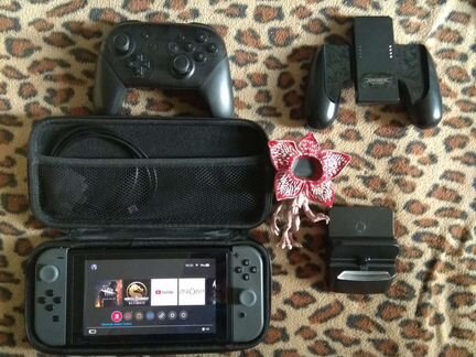 Nintendo Switch V2 c отличным набором