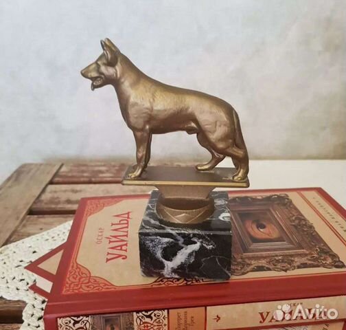 Бронзовая статуэтка собака