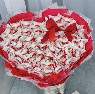 Букет из Raffaello на выпускной