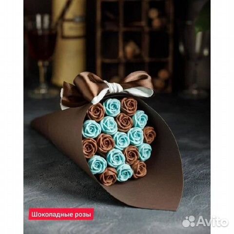 Букет 19 голубых-коричневых шоколадных роз