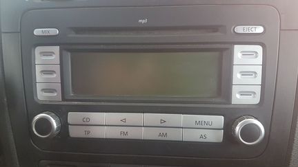 Магнитолла volkswagen jetta 5