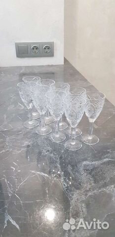 Хрустальные рюмки на ножке