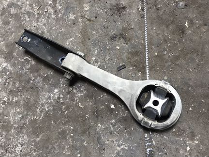 Подушка кпп volkswagen polo