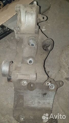 Кронштейн генератора Renault Logan