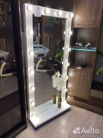Зеркало с лампами