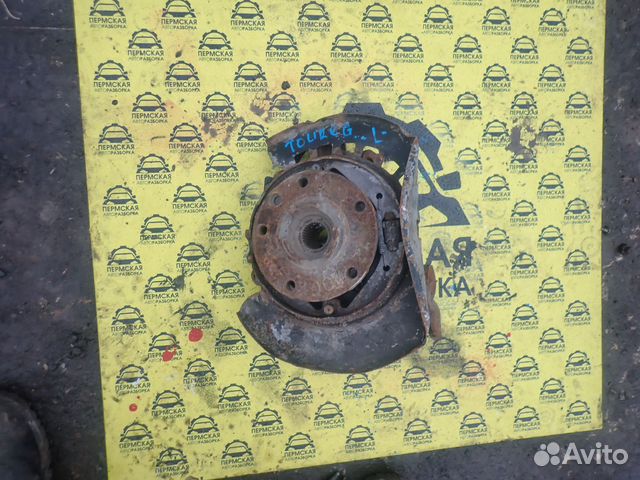 Кулак поворотный задний левый VW Touareg 2002-2010