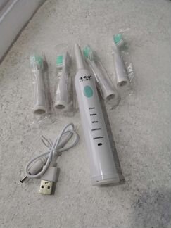 Электрическая Зубная щетка+ насадки новая
