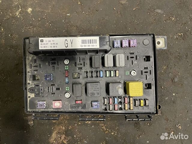 Opel astra H моторный блок предохранителей