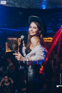 Ведущая организатор мероприятий