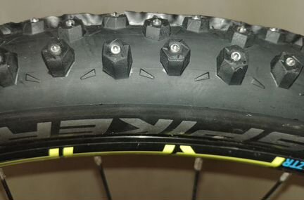 Шипованная покрышка Schwalbe