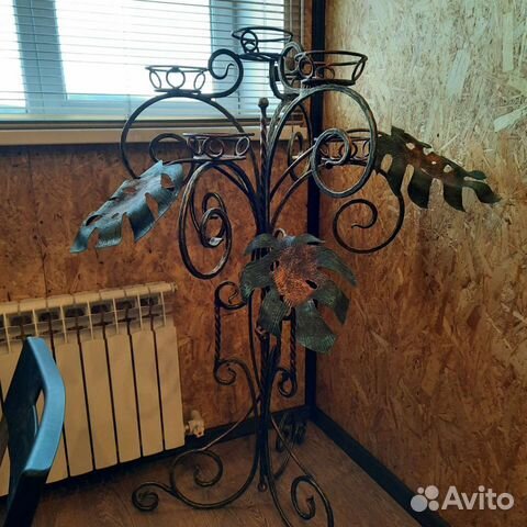Кованная подставка для цветов
