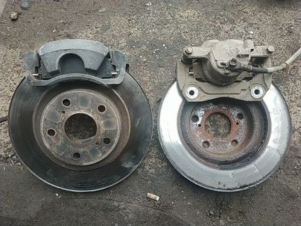 Суппорт тормозной Toyota RAV4 2008 год