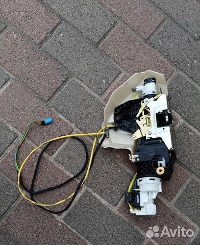 Задний правый замок на Mercedes w220