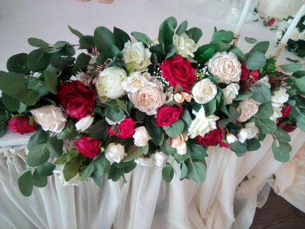 Цветы для оформления стола молодых