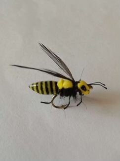 Нахлыстовая мушка (оса)