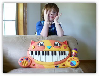 Пианино с микрофоном из США как новое