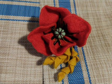 Брошь тонкая на каркасе яркий Мак с колосьями