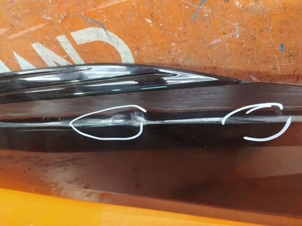 Молдинг двери передний правый Audi E-Tron 1