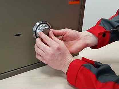 Вскрытие сейфа aiko механический замок. Ключ от сейфа. Сейф topaz bs-670. Сейф cs-2. Вскрыть замок сейфа.