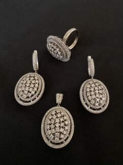 Комплект из золота с бриллиантами