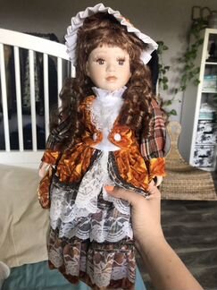 Фарфоровая кукла