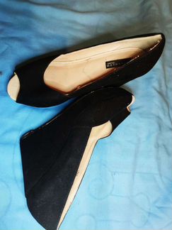 Туфли на танкетке черные