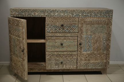Комод резной. Сервант деревянный