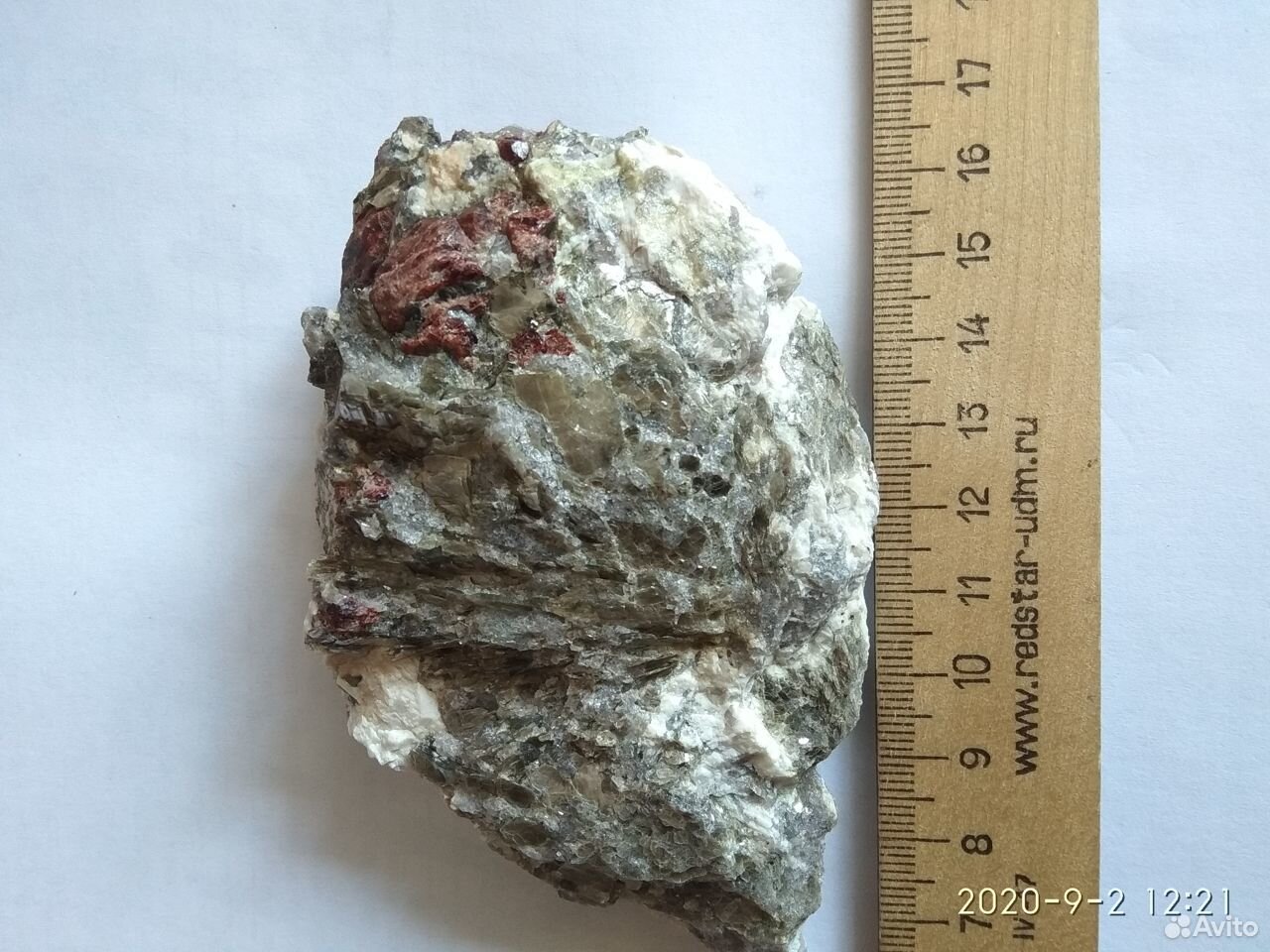 Коллекц. минералы- кристаллы граната в пегматите 89876212719 купить 3