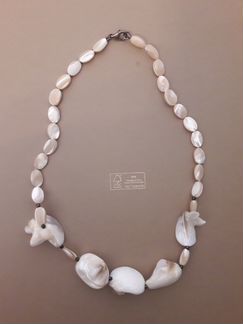 Колье из перламутра