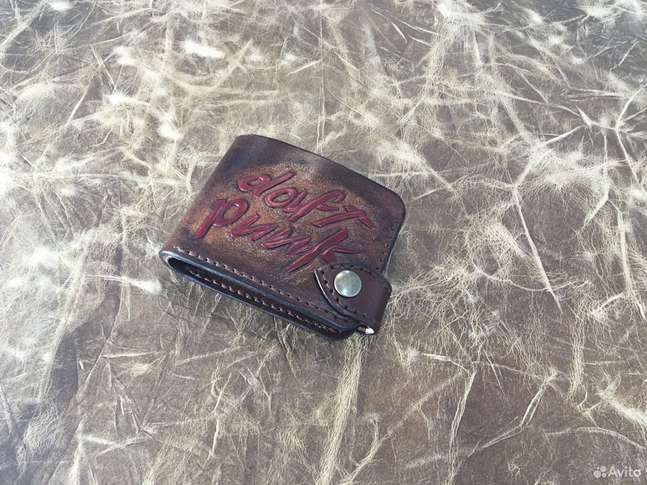 Бумажник из кожи с тиснением Daft Punk 89642979083 купить 2