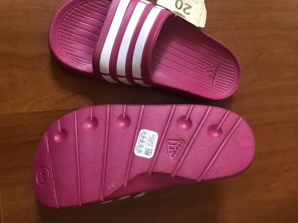 Шлёпанцы новые рр 32 adidas