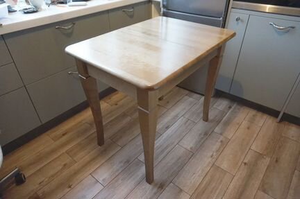 Стол кухонный