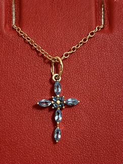 Золотая подвеска с топазами