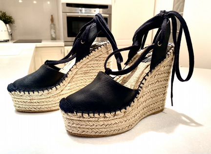 Босоножки на завязках Ash р.36