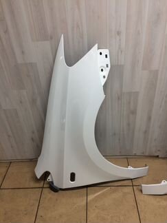 Правое переднее крыло белое фольксваген поло