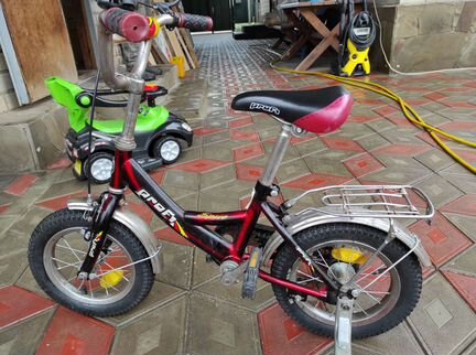 Детский велосипед и машинка каталка