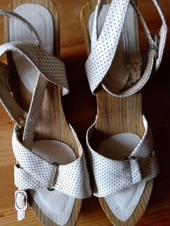 Босоножки две пары