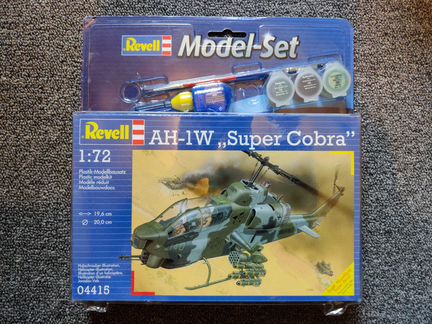 Вертолет Revell AH-1W 