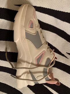 Кроссовки женские