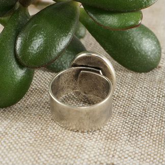 Кольцо Камея кремовая серебристая (стекло 13х18мм)