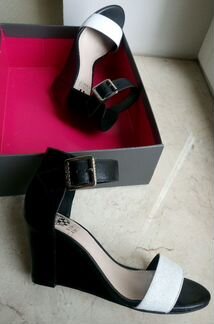 Кожаные босоножки от известного бренда Vince Camu