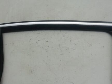 Уплотнитель стекла задний правый Volkswagen Passat