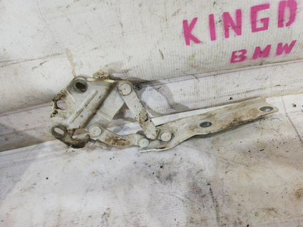 Петля капота передняя правая Volkswagen Passat B6