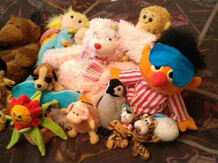 Мягкие игрушки и рюкзаки