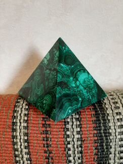 Пирамида малахит 10 см большая
