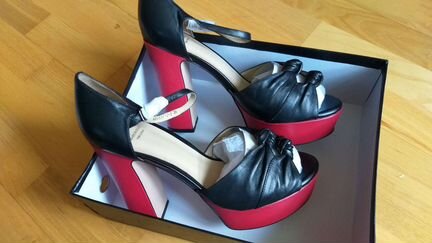 Босоножки женские Yves Saint Laurent (новые)