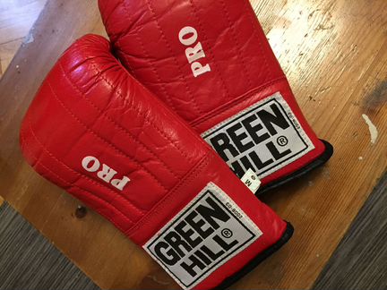 Боксерские перчатки р. 10