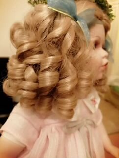 Фарфоровая кукла