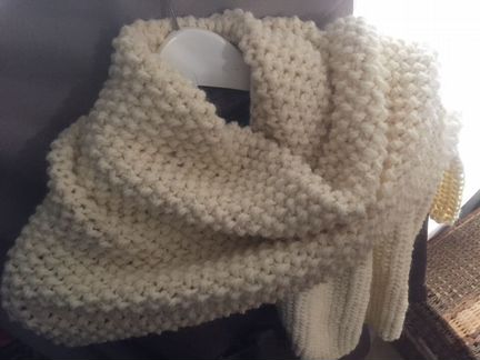 Шарф вязаный ручной работы