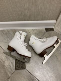 Коньки фигурные детские Graf Arosa